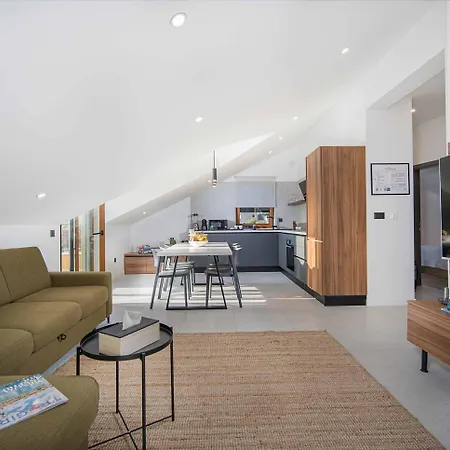 Oleander Urban Suites, High-speed Internet, At 250, Pet Friendly Apartmán Trogir