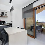 Oleander Urban Suites, High-speed Internet, At 250, Pet Friendly Апартаменти *