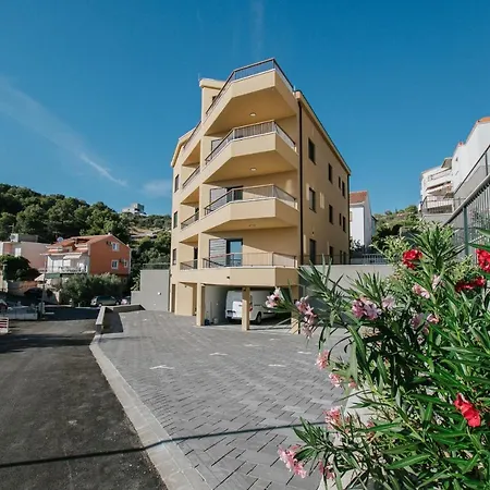 Oleander Urban Suites, High-speed Internet, At 250, Pet Friendly Apartment Trogir
