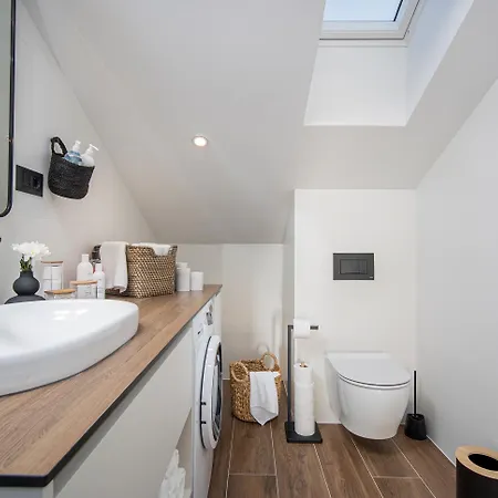 Апартаменты Oleander Urban Suites, High-speed Internet, At 250, Pet Friendly Трогир