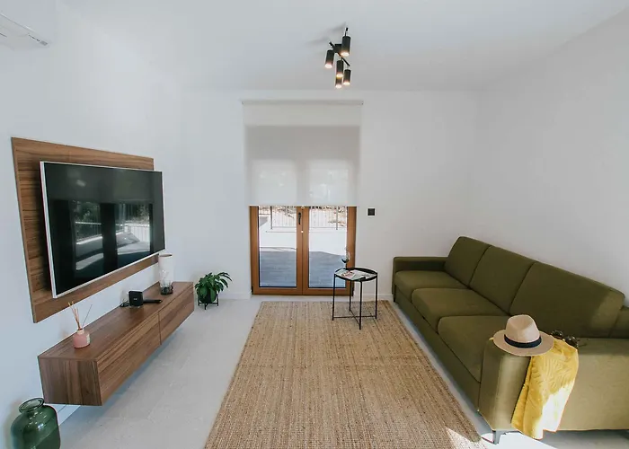 Oleander Urban Suites, High-speed Internet, At 250, Pet Friendly * Trogir